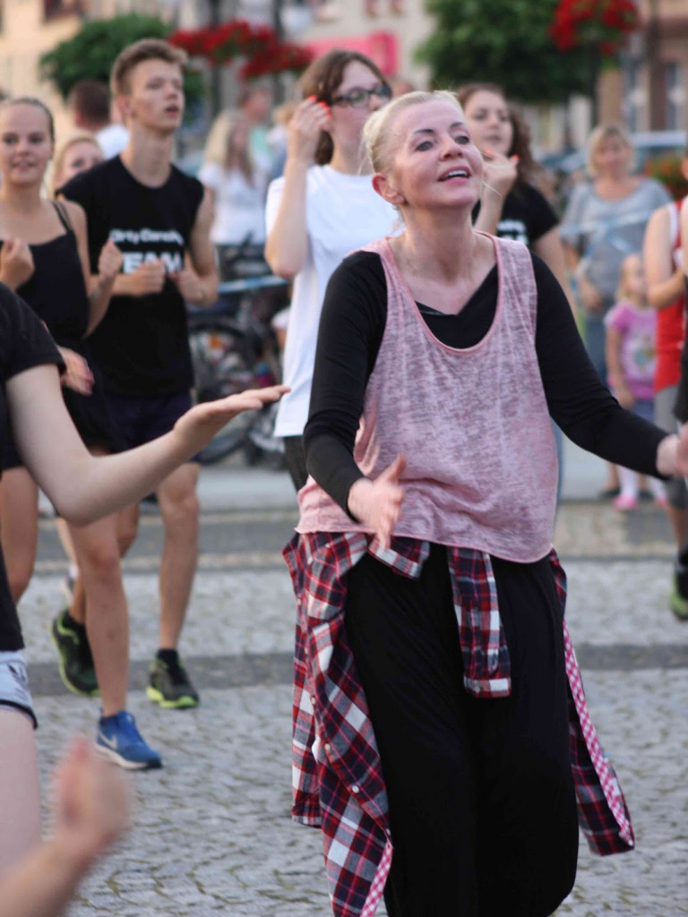 Wielkie nocne Dirty Dancing w Kruszwicy. Zobacz zdjęcia z maratonu zumby!
