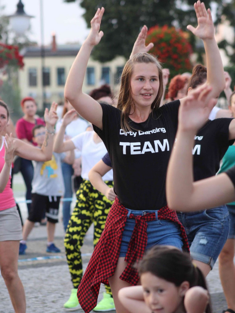 Wielkie nocne Dirty Dancing w Kruszwicy. Zobacz zdjęcia z maratonu zumby!