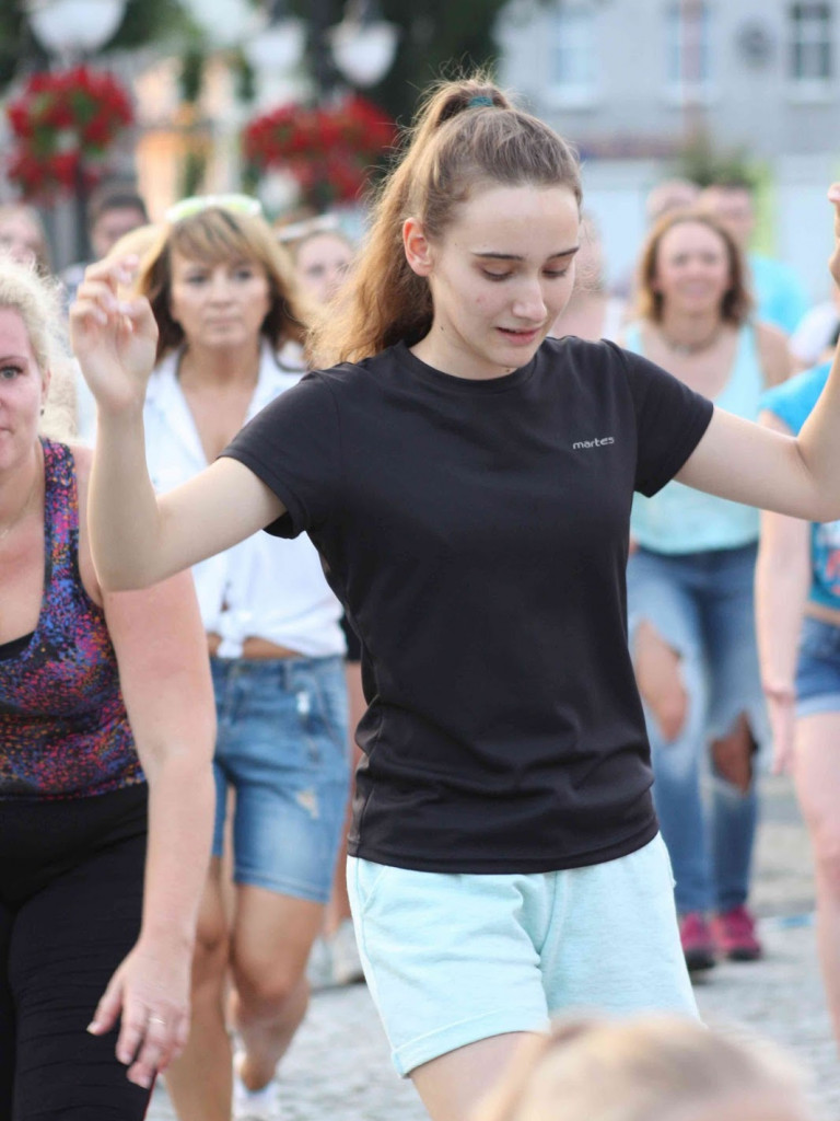 Wielkie nocne Dirty Dancing w Kruszwicy. Zobacz zdjęcia z maratonu zumby!