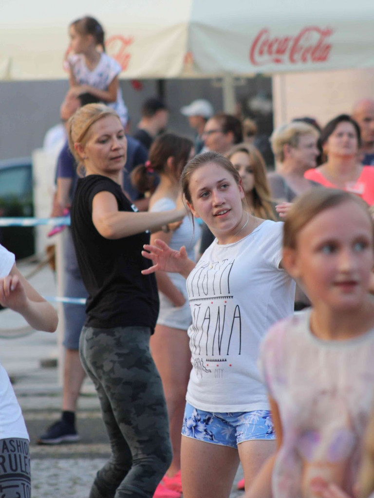 Wielkie nocne Dirty Dancing w Kruszwicy. Zobacz zdjęcia z maratonu zumby!