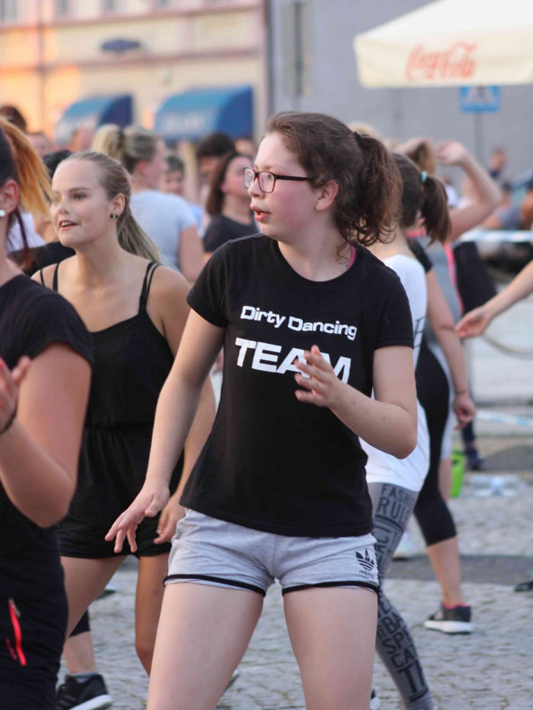 Wielkie nocne Dirty Dancing w Kruszwicy. Zobacz zdjęcia z maratonu zumby!