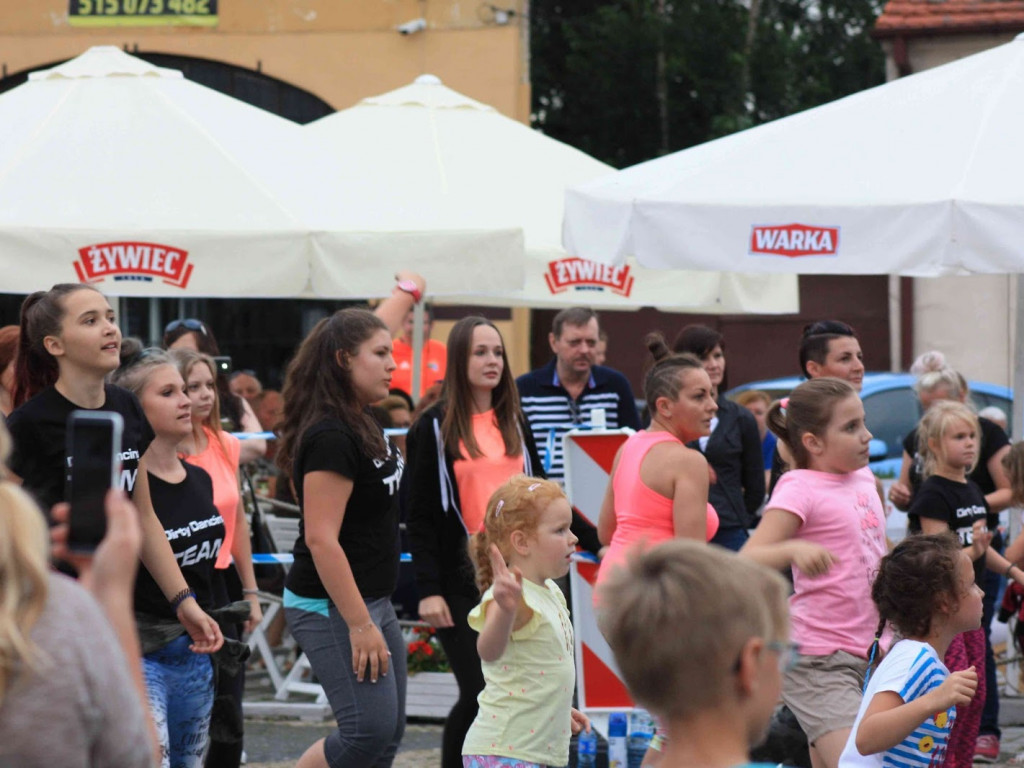 Wielkie nocne Dirty Dancing w Kruszwicy. Zobacz zdjęcia z maratonu zumby!