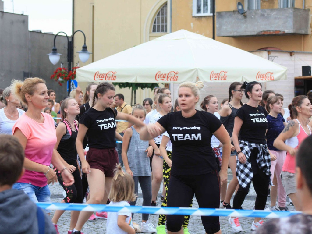 Wielkie nocne Dirty Dancing w Kruszwicy. Zobacz zdjęcia z maratonu zumby!