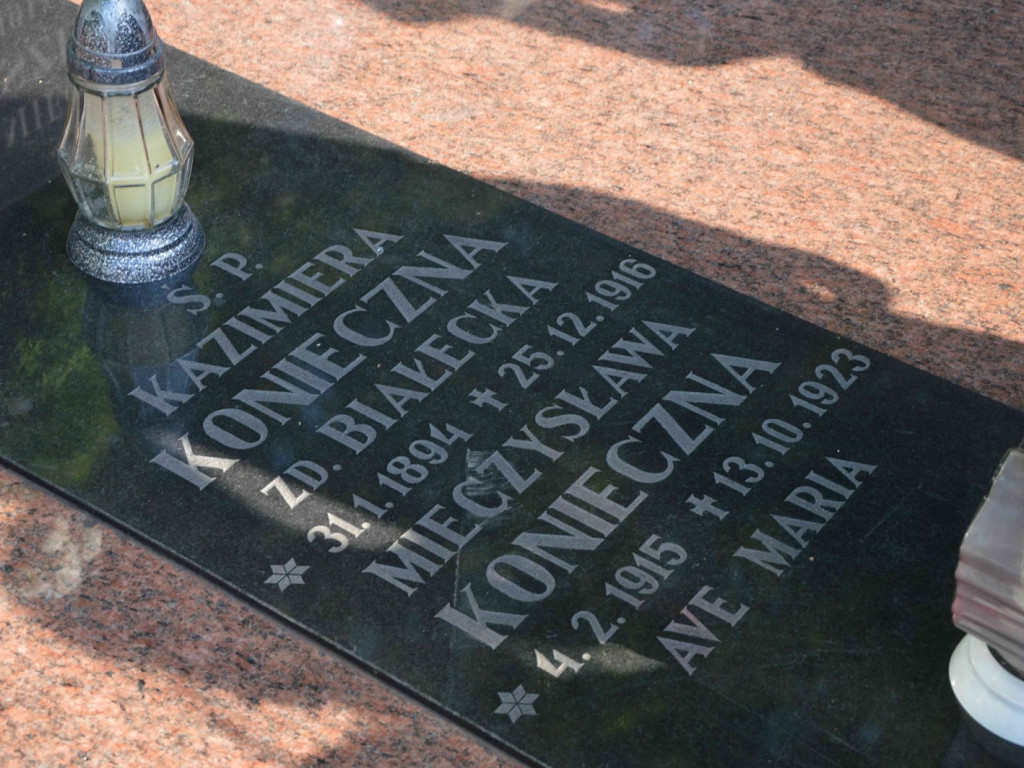 Pamięć o powstańcach z Kruszwicy trwa. Na grobie Anny Szejn płoną znicze [FOTO+VIDEO]