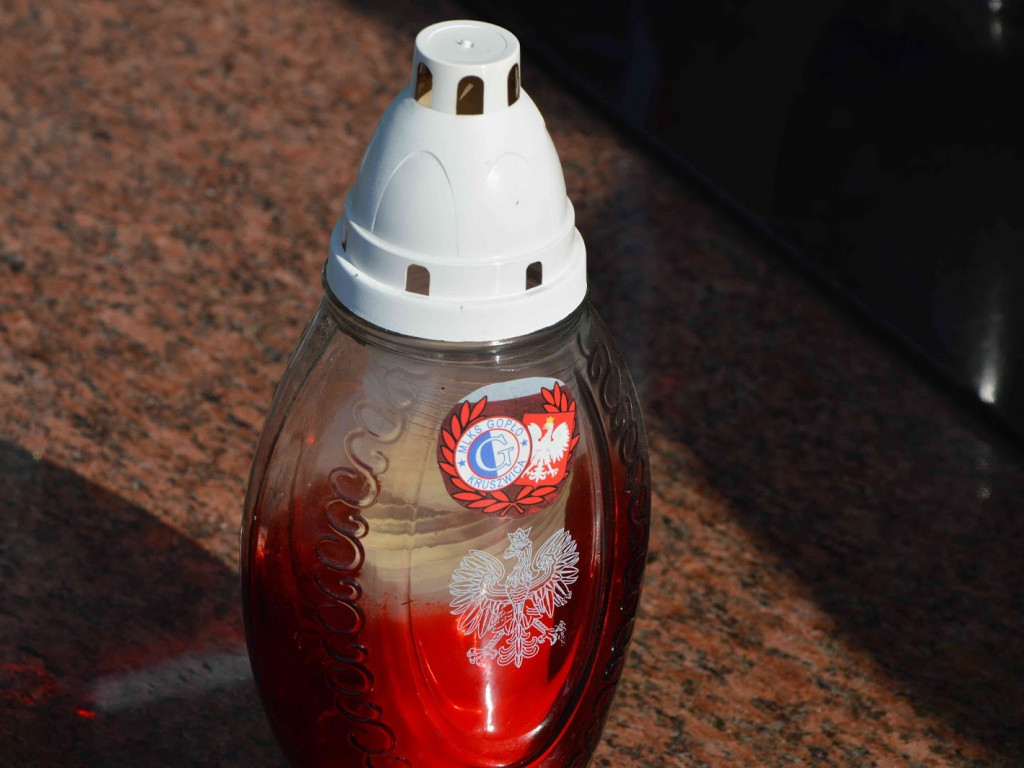 Pamięć o powstańcach z Kruszwicy trwa. Na grobie Anny Szejn płoną znicze [FOTO+VIDEO]
