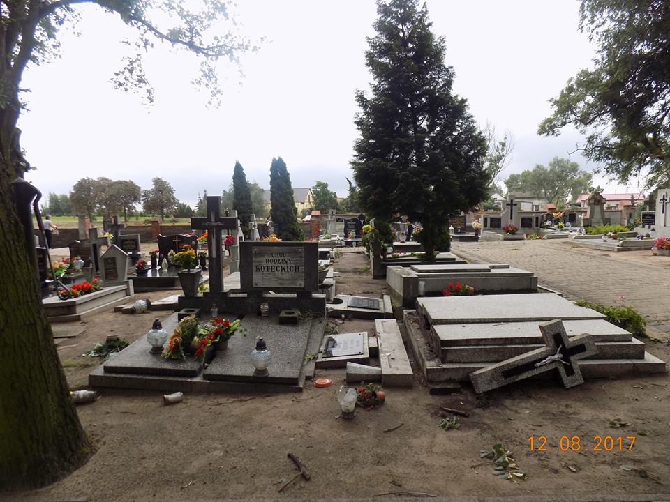 Chełmce: Wyrwane drzewa, zniszczone groby oraz dach kościoła [FOTO]