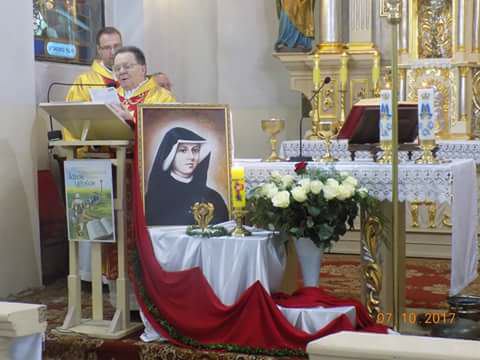 Chełmce: Do kościoła św. Katarzyny wprowadzone zostały relikwie św. Faustyny Kowalskiej [FOTO]
