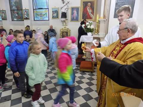 Chełmce: Do kościoła św. Katarzyny wprowadzone zostały relikwie św. Faustyny Kowalskiej [FOTO]