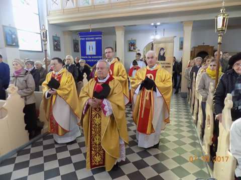 Chełmce: Do kościoła św. Katarzyny wprowadzone zostały relikwie św. Faustyny Kowalskiej [FOTO]