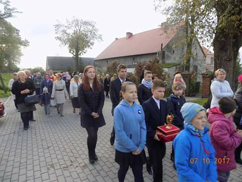 Chełmce: Do kościoła św. Katarzyny wprowadzone zostały relikwie św. Faustyny Kowalskiej [FOTO]