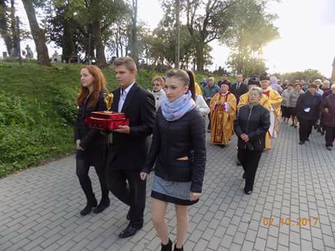 Chełmce: Do kościoła św. Katarzyny wprowadzone zostały relikwie św. Faustyny Kowalskiej [FOTO]