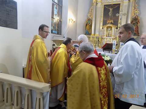 Chełmce: Do kościoła św. Katarzyny wprowadzone zostały relikwie św. Faustyny Kowalskiej [FOTO]