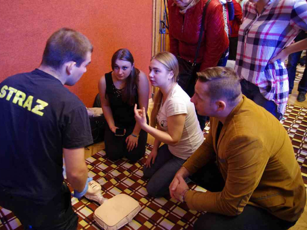 W Kobylnikach bili rekord w jednoczesnym prowadzeniu resuscytacji krążeniowo-oddechowej [FOTO]