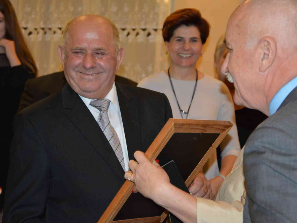 To już 55 lat pracy kowala z Chrosna. Mieszkańcy podziękowali Bogdanowi Matuszakowi