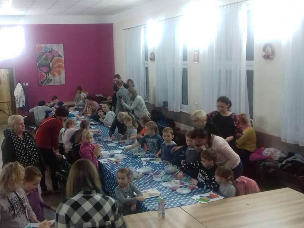 W Chełmcach malowali piaskiem podczas warsztatów edukacyjno-kreatywnych-Mojakruszwica.pl