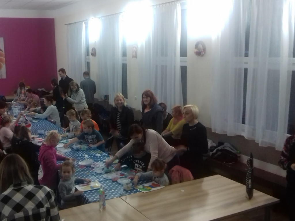 W Chełmcach malowali piaskiem podczas warsztatów edukacyjno-kreatywnych-Mojakruszwica.pl