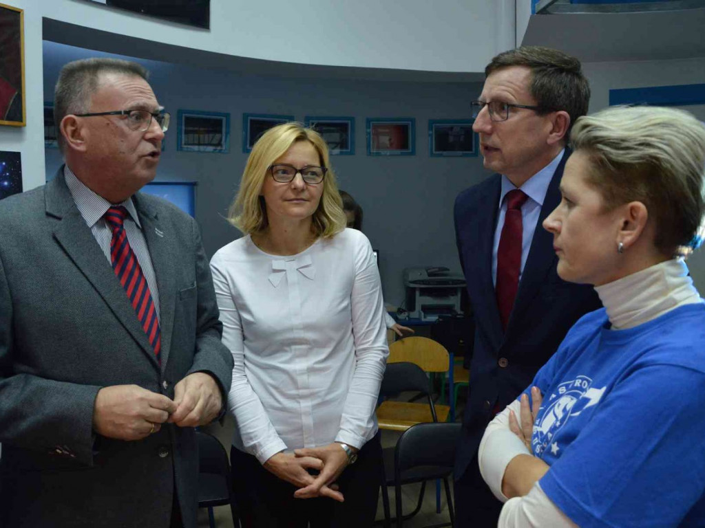 Grupa nauczycieli i popularyzatorów nauk ścisłych odwiedziła kruszwicką astrobazę [FOTO+VIDEO]