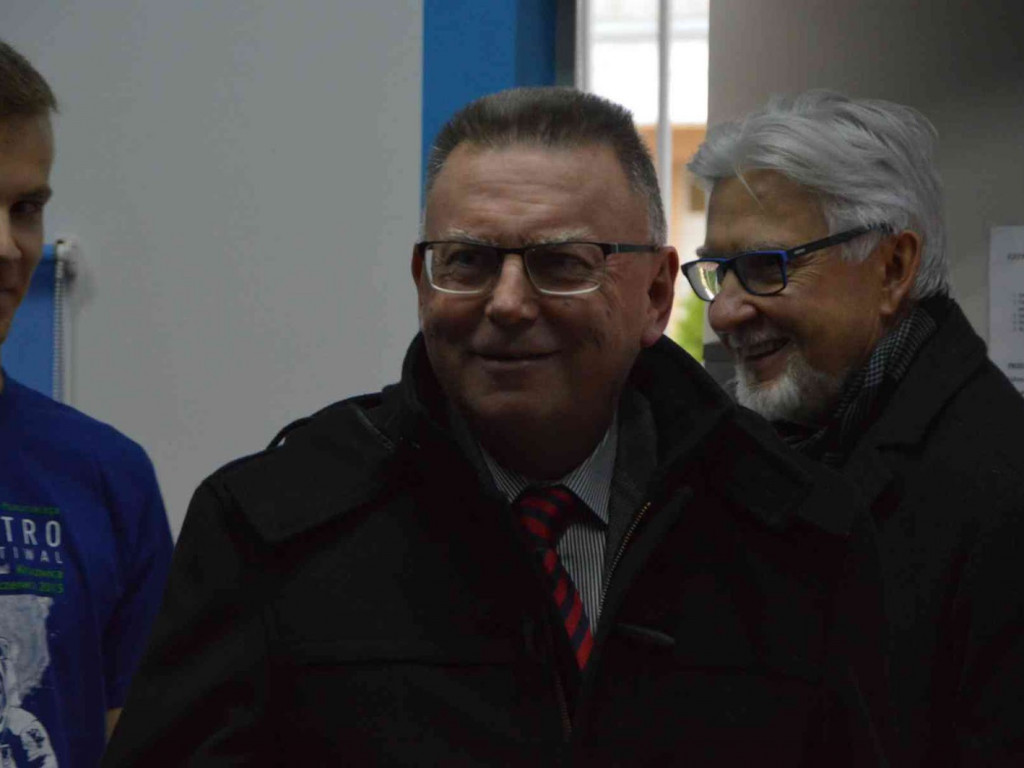 Grupa nauczycieli i popularyzatorów nauk ścisłych odwiedziła kruszwicką astrobazę [FOTO+VIDEO]