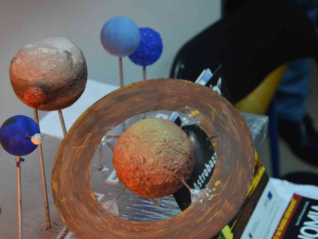 Grupa nauczycieli i popularyzatorów nauk ścisłych odwiedziła kruszwicką astrobazę [FOTO+VIDEO]