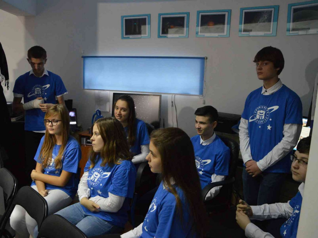 Grupa nauczycieli i popularyzatorów nauk ścisłych odwiedziła kruszwicką astrobazę [FOTO+VIDEO]