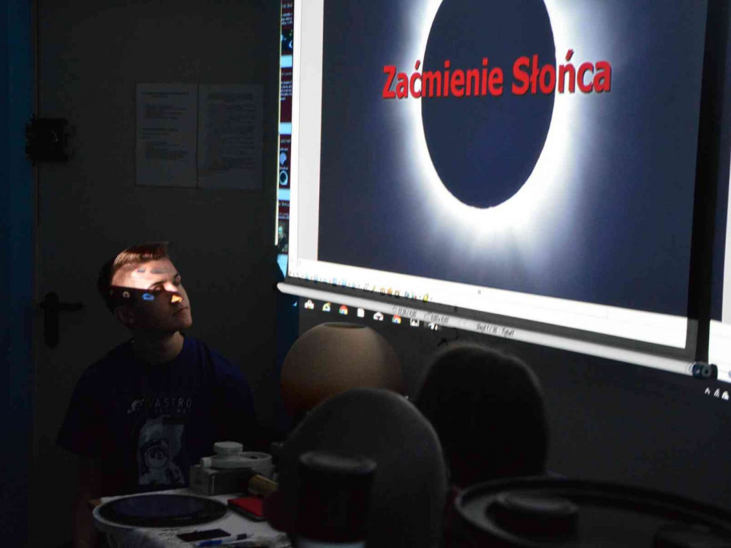 Grupa nauczycieli i popularyzatorów nauk ścisłych odwiedziła kruszwicką astrobazę [FOTO+VIDEO]