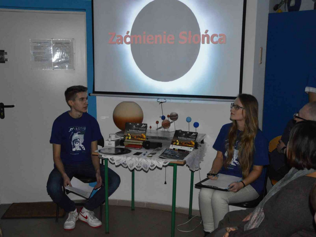 Grupa nauczycieli i popularyzatorów nauk ścisłych odwiedziła kruszwicką astrobazę [FOTO+VIDEO]