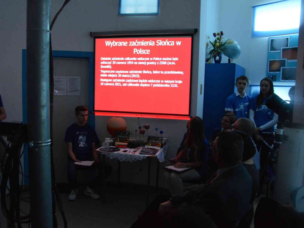 Grupa nauczycieli i popularyzatorów nauk ścisłych odwiedziła kruszwicką astrobazę [FOTO+VIDEO]