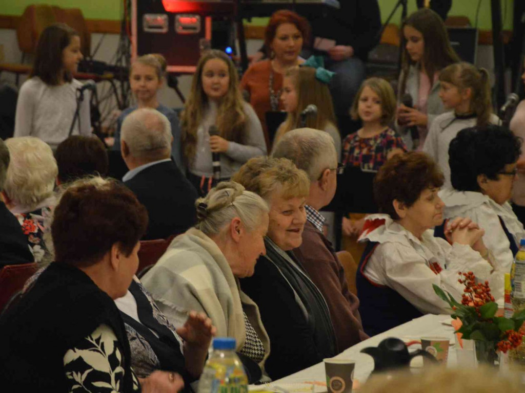 Jesienne spotkania seniorów w Kruszwicy. Zobacz zdjęcia z wydarzenia [FOTO]