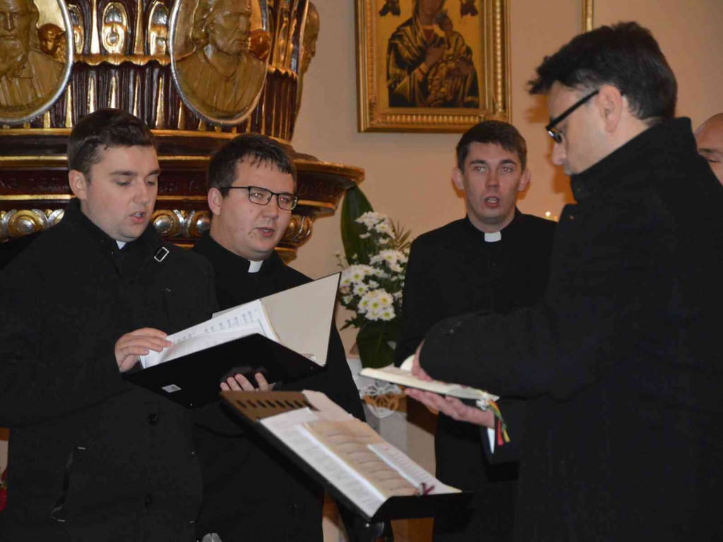 Klerycy gnieźnieńskiego seminarium z koncertem w Kruszwicy. Zobacz video