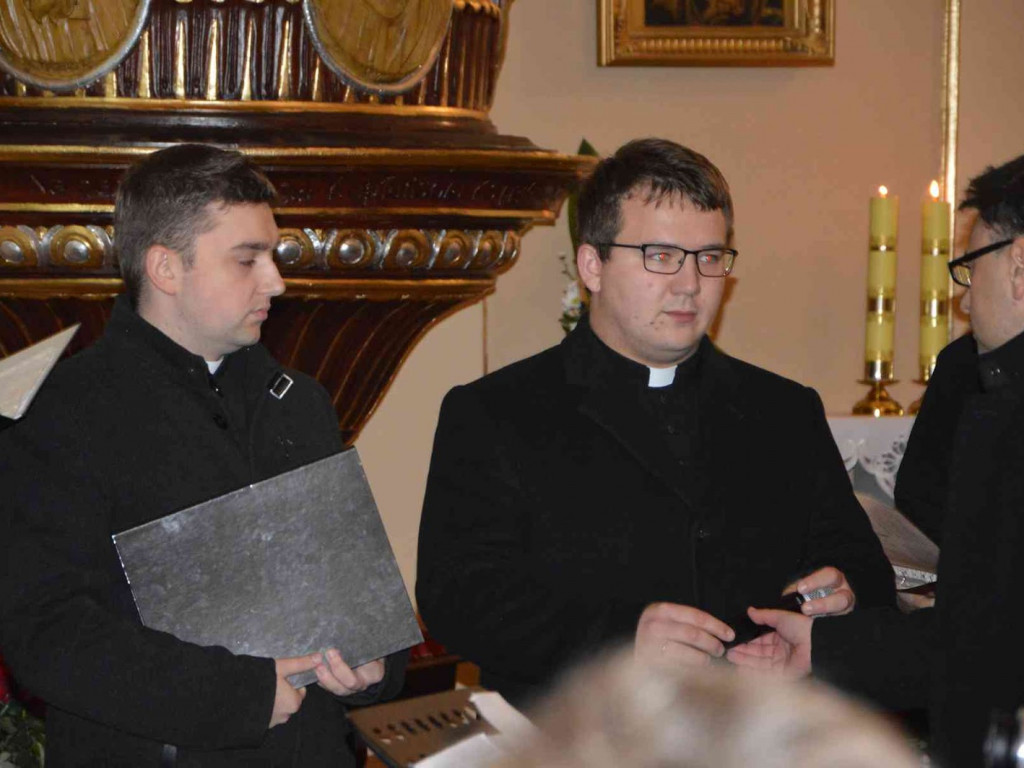 Klerycy gnieźnieńskiego seminarium z koncertem w Kruszwicy. Zobacz video