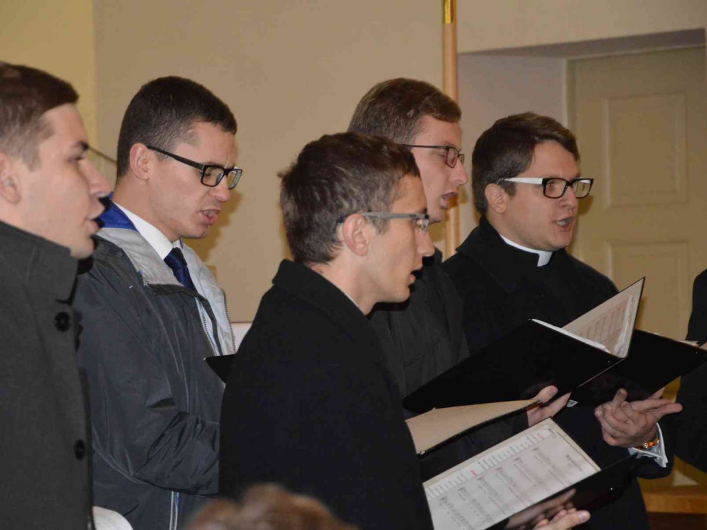 Klerycy gnieźnieńskiego seminarium z koncertem w Kruszwicy. Zobacz video