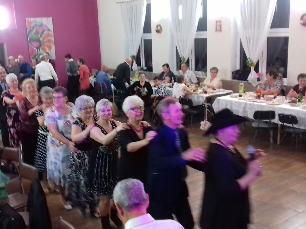 Takiej andrzejkowej zabawy seniorzy długo nie zapomną! Zobacz zdjęcia z wydarzenia