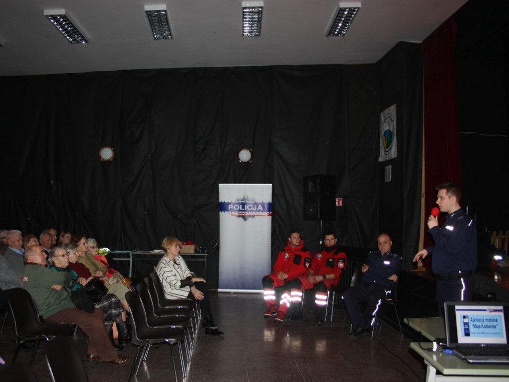 Policjanci i woprowcy debatowali z seniorami [FOTO]