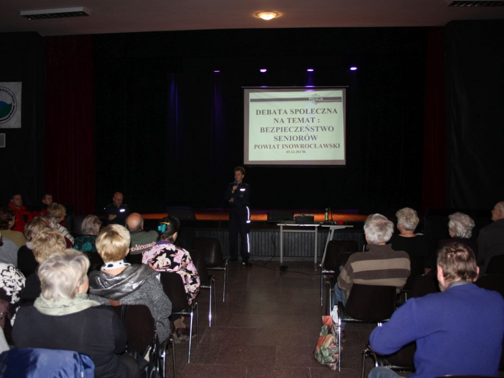 Policjanci i woprowcy debatowali z seniorami [FOTO]