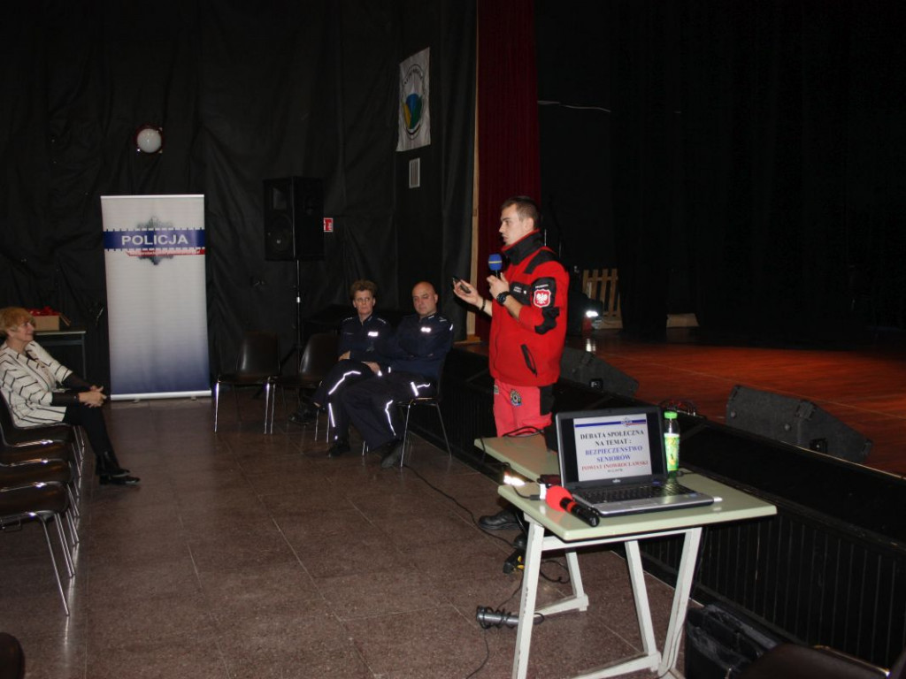 Policjanci i woprowcy debatowali z seniorami [FOTO]