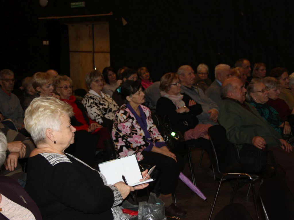 Policjanci i woprowcy debatowali z seniorami [FOTO]