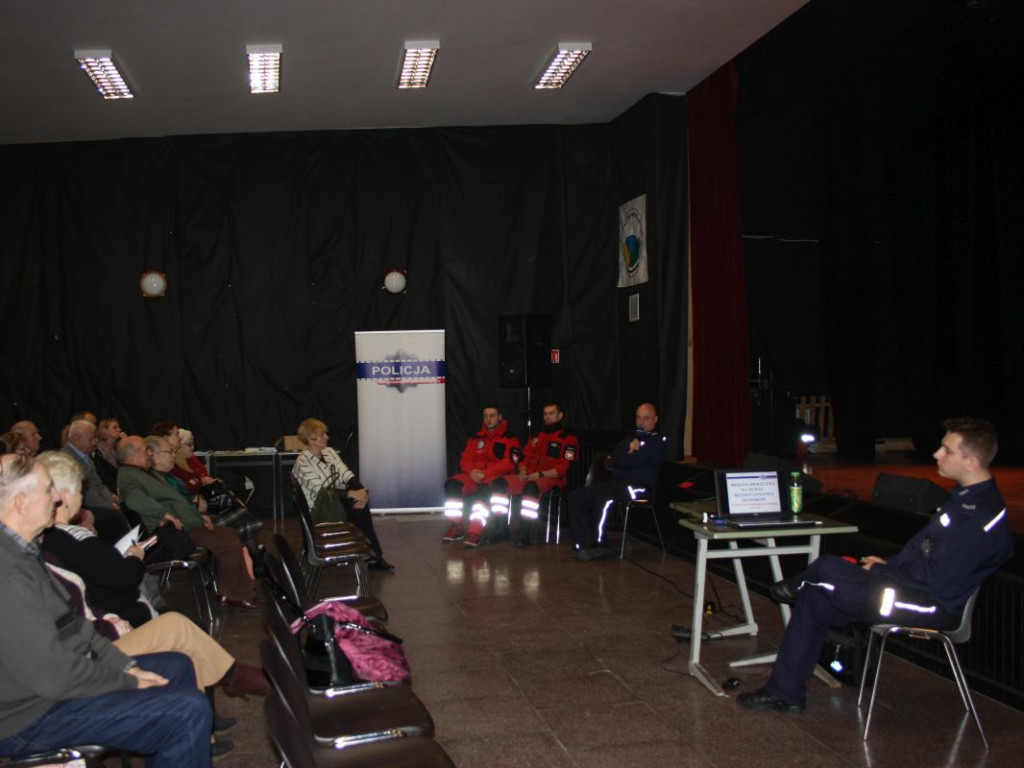 Policjanci i woprowcy debatowali z seniorami [FOTO]