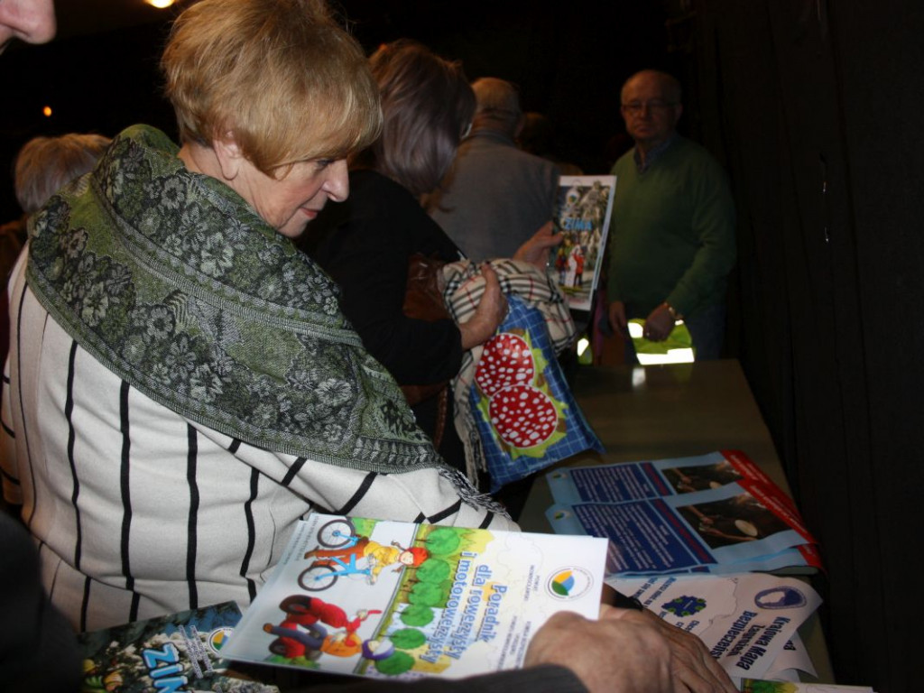 Policjanci i woprowcy debatowali z seniorami [FOTO]
