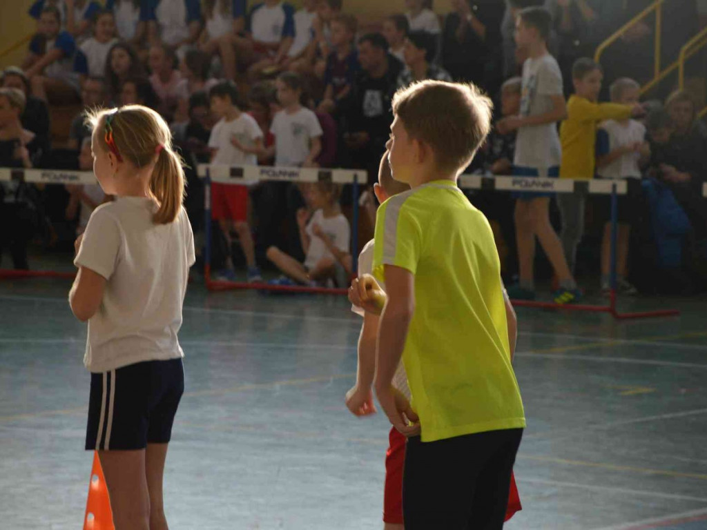 Trwa kolejna edycja Pluszowego Misia. Na hali rywalizują dzieci szkół podstawowych