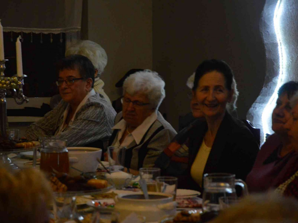 Seniorzy spotkali się przy świątecznym stole [FOTO]