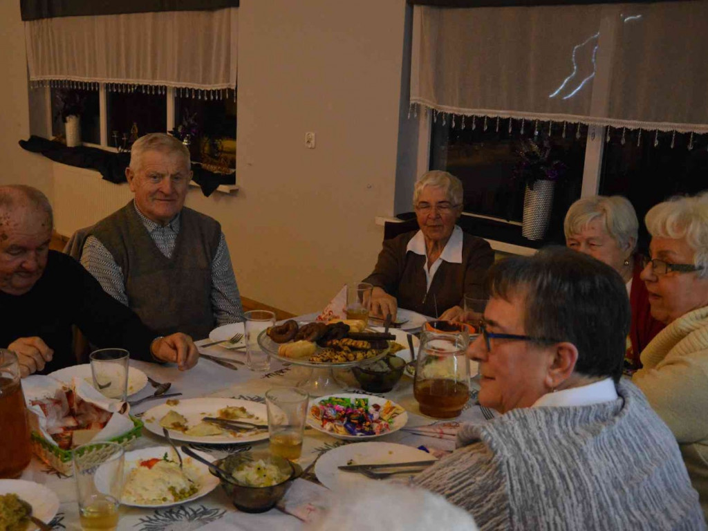 Seniorzy spotkali się przy świątecznym stole [FOTO]