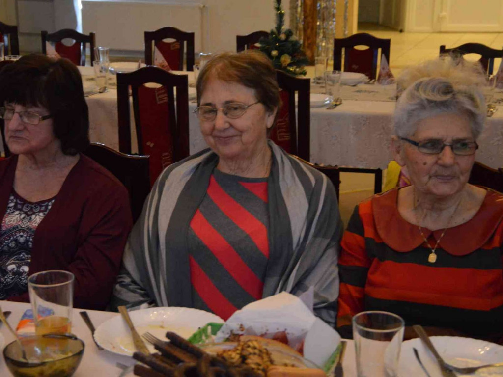 Seniorzy spotkali się przy świątecznym stole [FOTO]