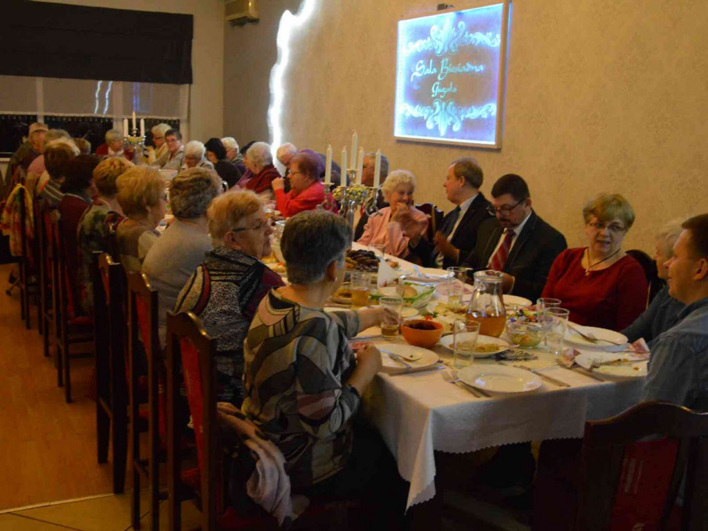 Seniorzy spotkali się przy świątecznym stole [FOTO]