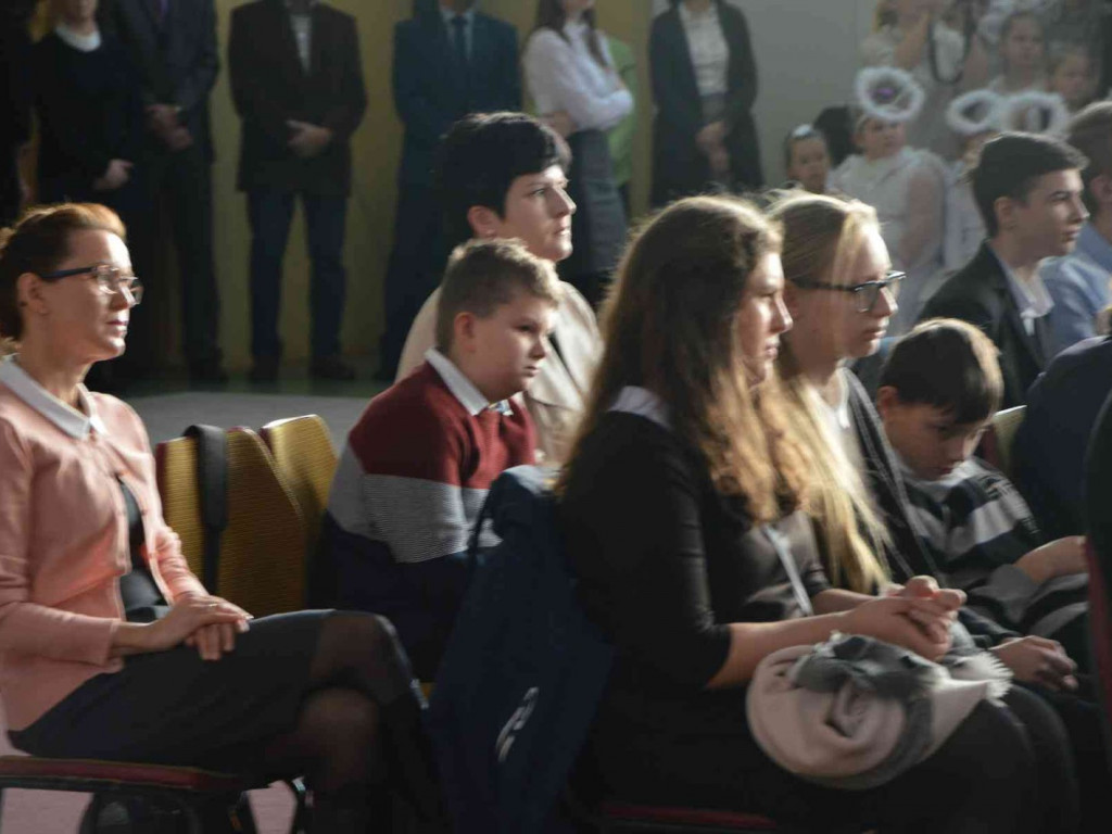 Trwają Obchody Dnia Patrona Szkoły Podstawowej nr 1 w Kruszwicy. Replika sztandaru przekazana placówce [ZDJĘCIA]