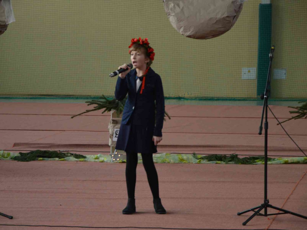 Trwają Obchody Dnia Patrona Szkoły Podstawowej nr 1 w Kruszwicy. Replika sztandaru przekazana placówce [ZDJĘCIA]