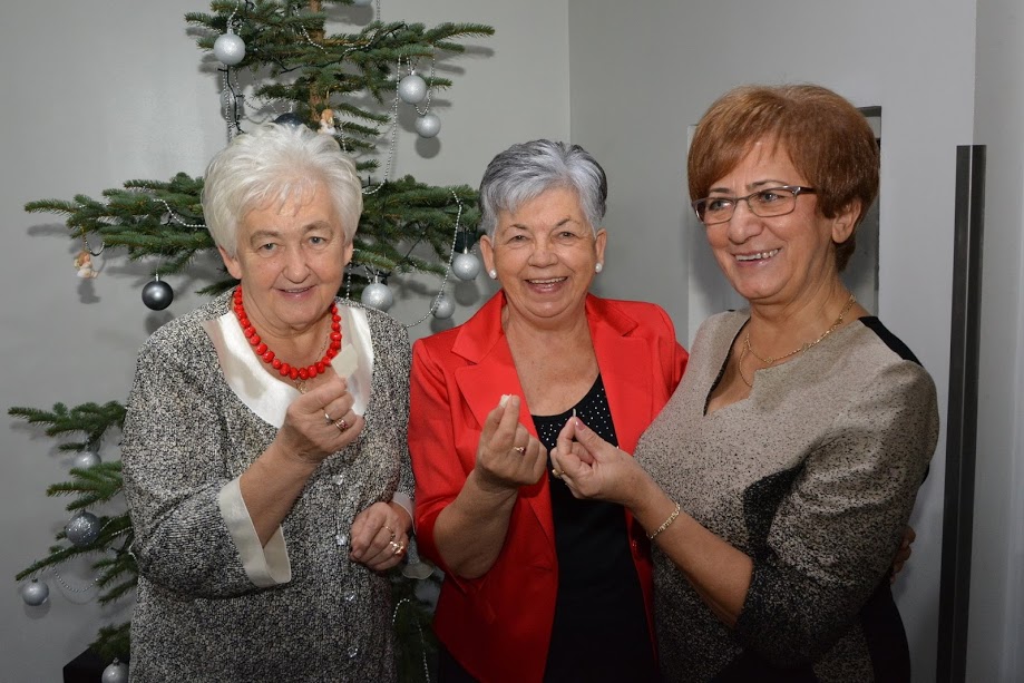 Spotkanie opłatkowe w Kruszwicy. Członkowie koła Polskiego Związku Emerytów przy świątecznym stole [FOTO]