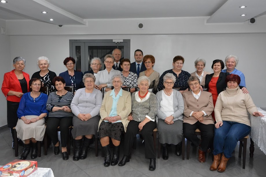 Spotkanie opłatkowe w Kruszwicy. Członkowie koła Polskiego Związku Emerytów przy świątecznym stole [FOTO]