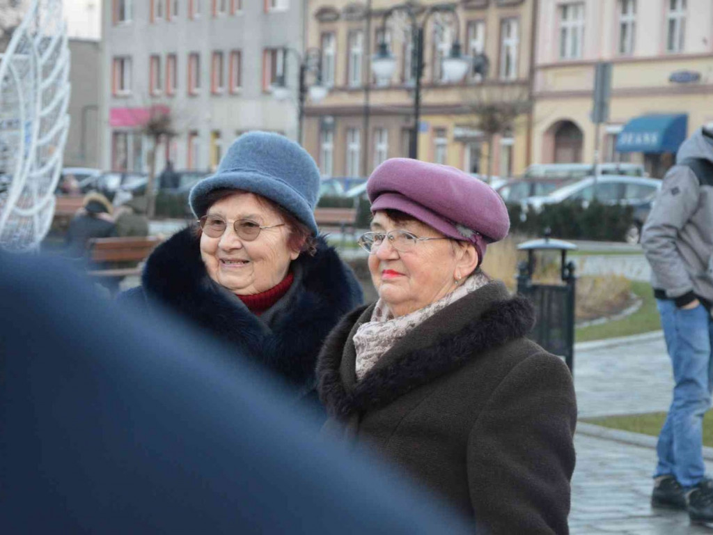 Wspólne kolędowanie na kruszwickim rynku [LIVE]  [FOTO]