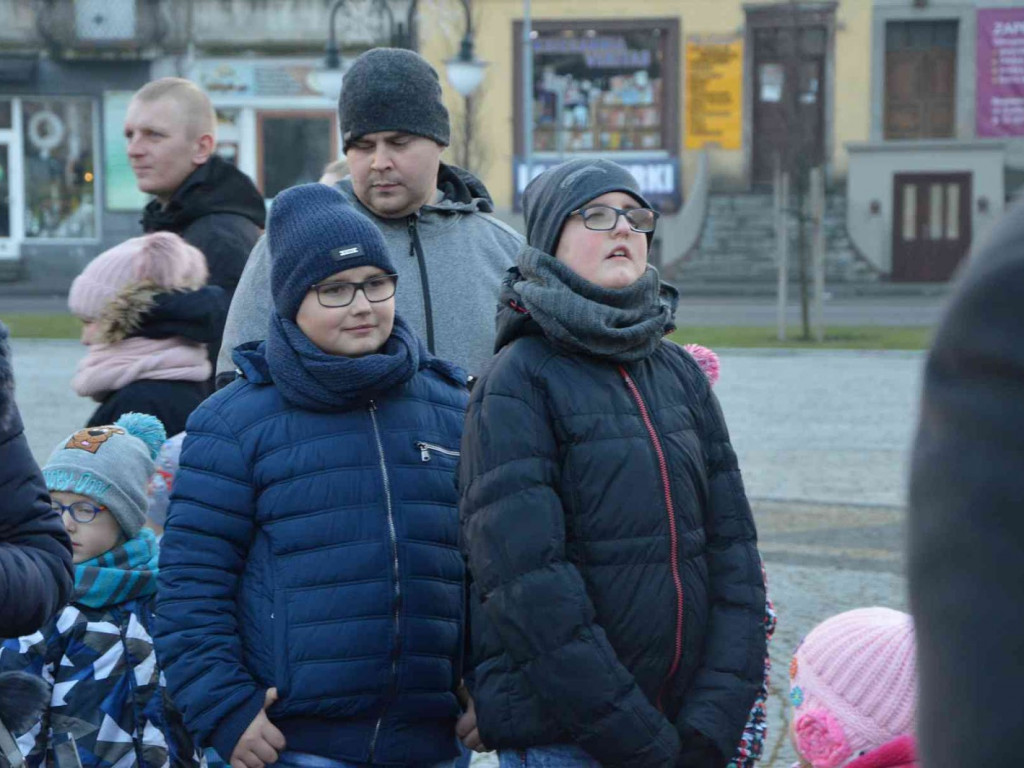Wspólne kolędowanie na kruszwickim rynku [LIVE]  [FOTO]