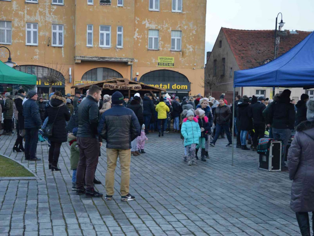 Wspólne kolędowanie na kruszwickim rynku [LIVE]  [FOTO]